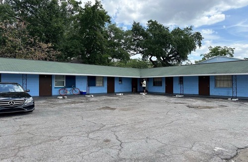Old Seminole Heights Apartment | Relaxing King Bed | Tampa