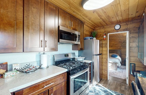 Cedar Glen Cabin | Relaxing Retreat w/Deck, 1 Mi to Lake Arrowhead!