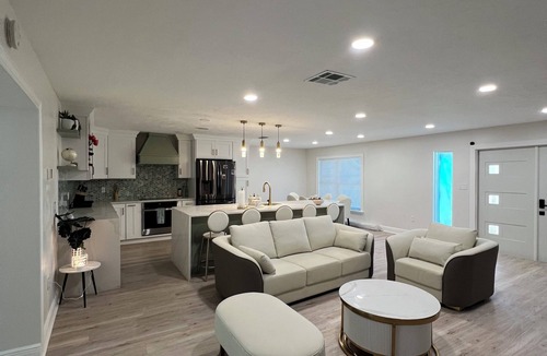 South Gate Ridge House | Relaxing Sarasota Escape Private Pool Outdoor lounge/kitchen