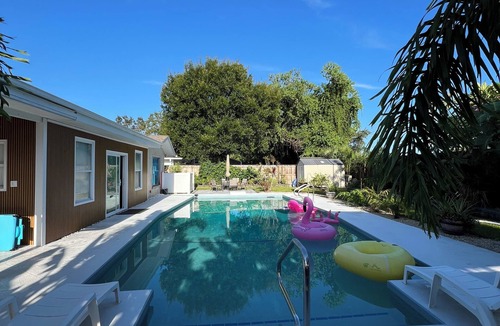 South Gate Ridge House | Relaxing Sarasota Escape Private Pool Outdoor lounge/kitchen