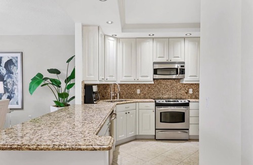 Longboat Key Condo | RENOVATED 2/2 w/VIEW, Beach/Pools/Fitness/Tennis