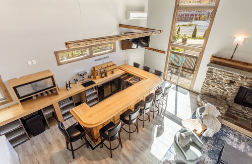 Killington Cabin | Rent An Entire Inn! Sleeps 30! As seen on Staycation TV!