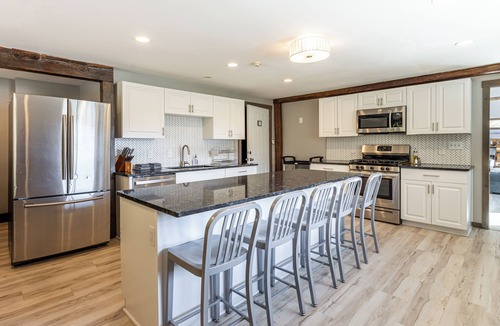 Killington Cabin | Rent An Entire Inn! Sleeps 30! As seen on Staycation TV!