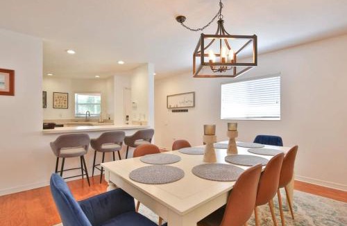 Palmetto House | Resort Saltwater Pool Spa Near Anna Maria