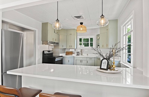 Leesburg's Old and Historic District House | Retreat in Historic Downtown Leesburg - Walkable to Everything!