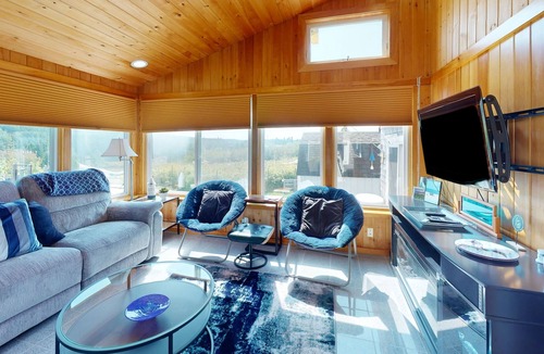 Winter Harbor House | Richard's Place | Dog-friendly home in Winter Harbor with garden - walk to town