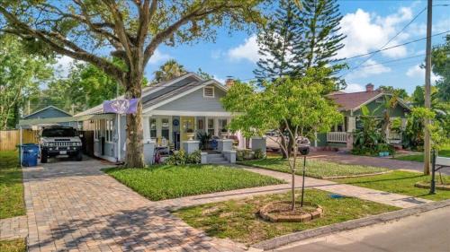 South Seminole Heights House | Rivercrest Bungalow Retreat