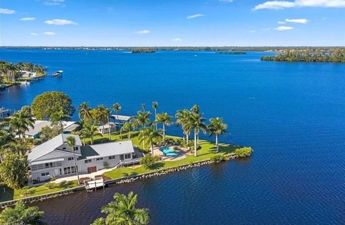 Alabama Grove Terrace House | Riverfront Paradise Sunrise to Sunset 180 degree view of Caloosahatchee River
