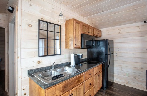 North Sebago Villa | Robin Limit 3 1 Bedroom Cabin