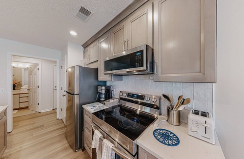Sea Trail Condo | Robin's Nest: Private balcony, on-site pools, golf