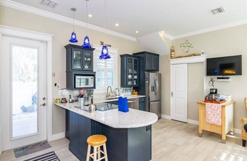 Bradenton Beach Cottage | Romantic, Cute Cottage on Anna Maria Island. Close To Everything. Pet Friendly!