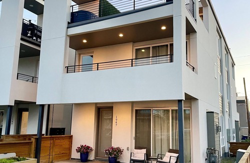 Sloan Lake House | Rooftop + pool table + hot tub near Broncos Stadium!
