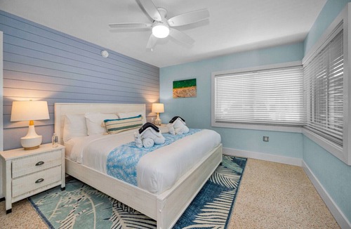 Sunset Beach Hotel | Room 5 · Courtyard Poolside Suite, Beach Adjacent