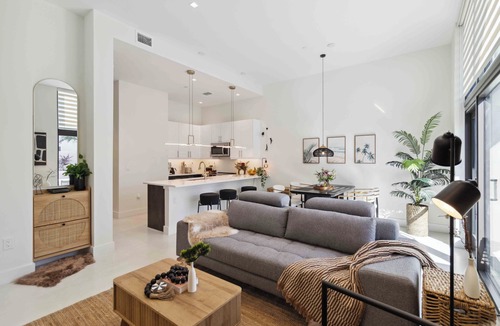 Gillespie Park Apartment | Rosemary District Beauty - Free Trolley to Beaches