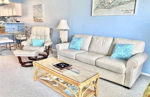 Bradenton Beach Condo | Runaway Bay 264 - Beach, bay, pool and gym