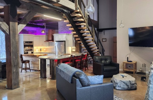 New Bothwell Cabin | Rustic elegance