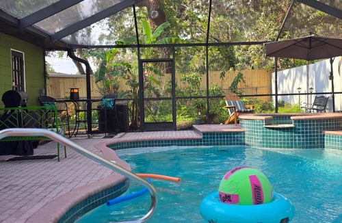 Temple Terrace House | Safari Suites by Busch Gardens
