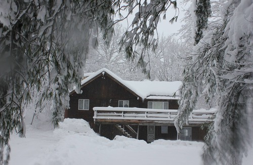 Killington Cabin | SALE 1/3 off. KILLINGTON 5 bedroom LOG cabin FEW MINUTES to Killington Rd SKIING