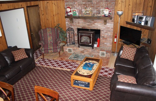 Killington Cabin | SALE 1/3 off. KILLINGTON 5 bedroom LOG cabin FEW MINUTES to Killington Rd SKIING
