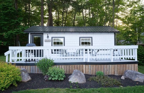 Sebago Cabin | Salmon Cottage on the Stunning West Shore of Sebago Lake