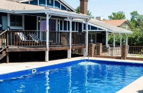 South Westminster House | Salt Water Pool With A Hot Tub AKaraoke And A Mini Putt