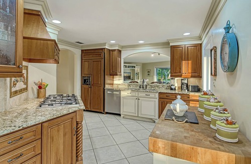 Siesta Key House | Sand Dollar Cottage | Waterfront Home w/Private Pool & Kayaks! Minutes to Siesta Key Beach!