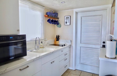 Punaluu Condo | Sandy Beachfront Cottage
