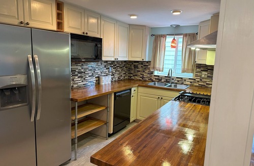 Flora Villa House | Sarasota Gem Private Heated Pool Minutes to Siesta and Lido Beaches Family-Ready
