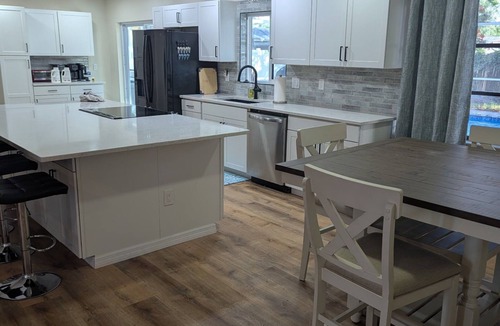 Sarasota Springs House | Sarasota Retreat w/Private Pool & Movie Room