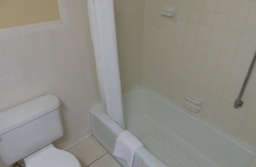 Trailer Estates Hotel | SARASOTA Waterfront hotel Room KING BED # 215 ON SARA BAY 7150 N Tamiami Trail
