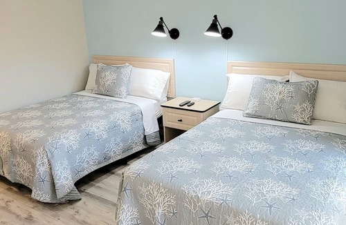 Treasure Island Hotel | Satellite Motel - Sun Kiss 114