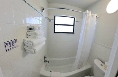 Treasure Island Hotel | Satellite Motel - Shore Enuff Cottage 118