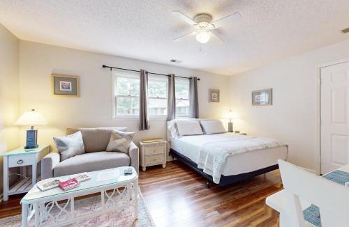 Sea Trail House | SB25B Clubhouse Villa Mini-Suite