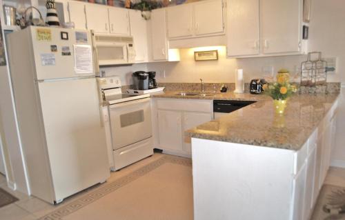 Ocean Drive Apartment | Sea Cloisters 204C Condo