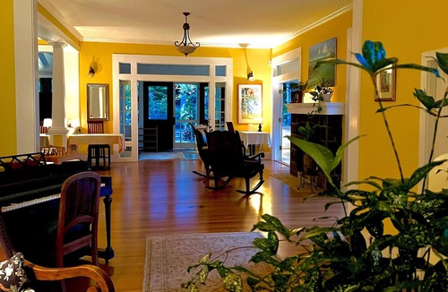 Hawi Bed & Breakfast | Sea Foam Guest Room