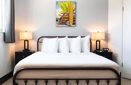 Treasure Island Hotel | Sea Jay Motel & Marina