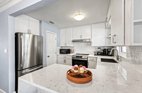 Saint Armands Key House | Seabreeze Serenity: Coastal Luxury Retreat with Pool & Spa Steps from Lido Beach & St. Armands