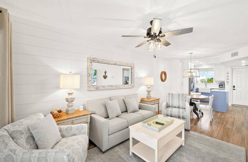 Mid Island Condo | Seaside 206 | Gulf-Front Condo w/Views & Beach Access