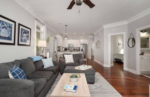 Tranquil Harbour House | Seaside Escape-3 bedroom,dog friendly,walk to beach,fenced yard,screened porch.