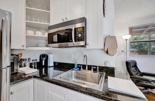 Sarasota Apartment | Secluded Cottage - Private BBQ Deck & Firepit