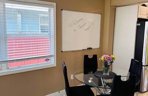 South Seminole Heights House | Seminole Heights Retreat. Walk to Cafés & Bars