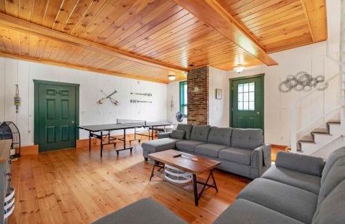 Wiscasset House | Shimmering River Retreat
