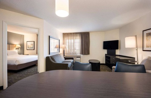 Nassau Bay Hotel | Short Drive to Kemah Boardwalk! Full Kitchen, Pet-friendly, Free Parking!