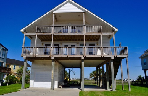 Spanish Grant House | Short walk to beach! Close to town!