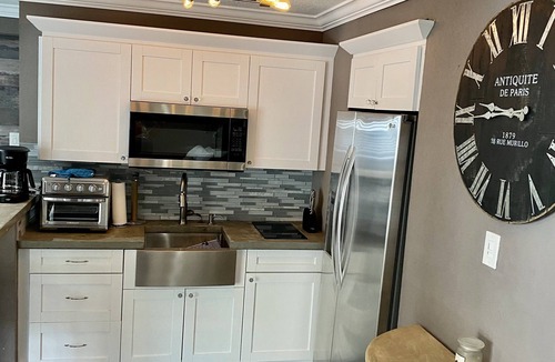 Palm Harbor House | Short walk to quaint small town Palm Harbor, Restaurants, Brewery, Trolley stop