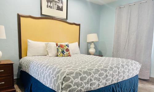 Indian Beach Sapphire Shores Hotel | Siesta Inn Sarasota - Indian Beach