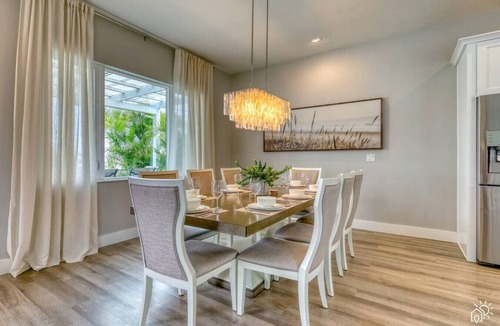 Vamo House | Siesta Key Modern Villa Retreat with Heated Pool & Spa