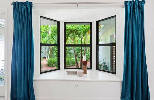Bay Isle House | Siesta Key Tropical Island Oasis with Private Pool and 4 King Beds