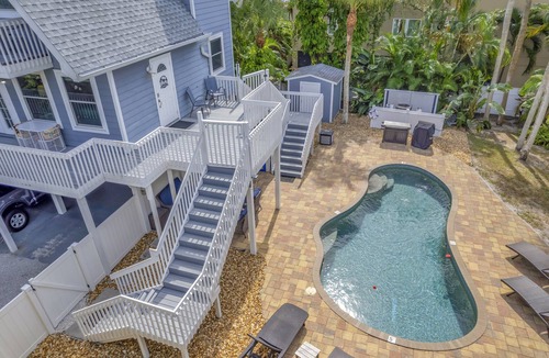 Bay Isle House | Siesta Key Vacation Property W/Heated Pool and Beach Access