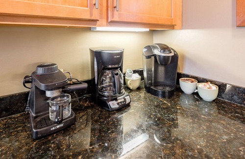 Killington Condo | ⭐️Ski-On/Ski-Off COZY BEAUTIFUL MOUNTAIN CONDO 2-Bed/2-Bath with Fireplace